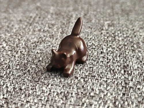 Lego gatto marrone - , sdraiato
